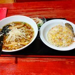 華龍飯店 - 【2022.12.9(金)】Aランチ(醤油ラーメンと半チャーハンのセット)780円