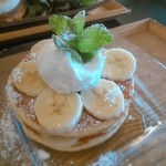 ジャストカフェ - モーニング♪
            バナナのパンケーキとラテ(*^▽^*)
            おしゃれげな朝を過ごしてます( ´艸｀)