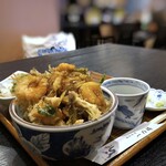 手打そば 一の梅 - ◆かき揚げ丼セット(1,300円：税込）。小丼と迷ったのですけれど、100円違いでご飯もかき揚げも半分になると伺いこちらを。でも多かったので､小丼にすべきだったと反省しましたけれど。(^◇^;)