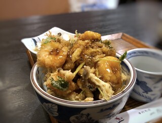 Teuchi Soba Ichinoume -  ◆かき揚げ丼・・海老や三つ葉・しめじ等が入り、変わらず衣は少し硬め。 下には鴨入りの炊き込みご飯。甘めのタレがかけられています。