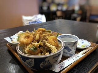 手打そば 一の梅 - ◆かき揚げ丼セット(1,300円：税込）。小丼と迷ったのですけれど、100円違いでご飯もかき揚げも半分になると伺いこちらを。でも多かったので､小丼にすべきだったと反省しましたけれど。(^◇^;)