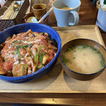 Cafe&Dining bar RAK - 豚肉と野菜のトマトソース丼大盛り　1050円