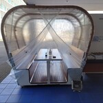 お魚倶楽部 はま - こんな風防付きの座席が外に３つほどありました。