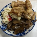 どりーむ - きんぴらごぼう・鶏皮の何か(カレー味)・リンゴ入りポテトサラダ