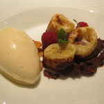 ライラ - チョコバナナのデザート、バニラのアイスクリームと