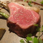 ライラ - ニュージーランド産仔羊のグリル、サラダ茄子のキャビア仕立てと共に1