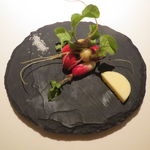 ライラ - 山形県産のラディッシュ  塩バターとフルール・ド・セルで2