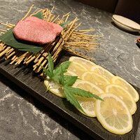 北新地焼肉 きらく - 盛り付けだけを見ると何かなって感じ‥