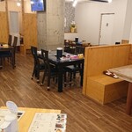 地鶏と手作り餃子が旨い店 一 - テーブル席