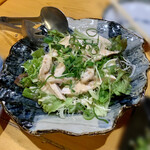 Igokochi Sakaba Shun - 蒸し鶏サラダ 770円