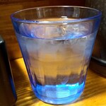 翔鶴 - お冷や~。氷いっぱいなのが良い。ちなみにわたしは真冬でも冷たい水をたくさん飲みます。健康のためにね。