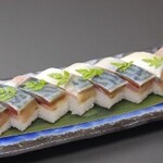 Sushigen Dainingu - 鯖押し寿し　1500円　お土産にも人気！