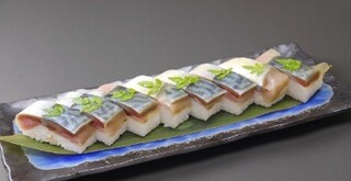 Sushigen Dainingu - 鯖押し寿し　1500円　お土産にも人気！