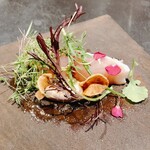 Claro - さわらのカルパッチョ、ハーブ添え