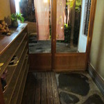 ろ - 靴は脱ぎます