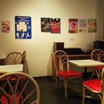 Sakura Kafe Jimbouchou - カフェの店内風景