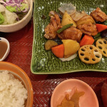 大戸屋 - 鶏と野菜の黒酢あん定食（白ごはん 少なめ）