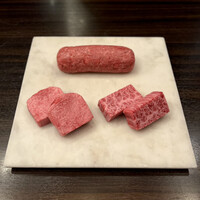 焼肉うしごろ 銀座並木通り店 - 究極の黒タン厚切り・厚切りハラミ・究極の黒タンバーグ
