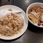 台北飯店 - チャーハンとスープ餃子