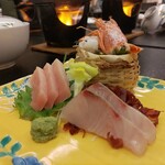 フォレストリゾート ゆがわら万葉荘 - 料理写真:お造り：インドマグロ　カンパチ 　　　　　アルゼンチン産海老　 　　　　　あしらい一式