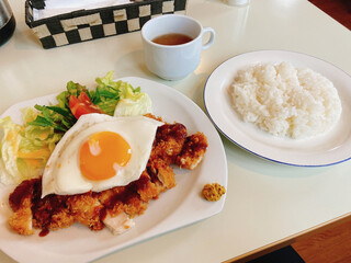 麻里の - 目玉チキンカツサラダ添ライススープ付