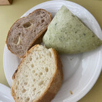 グリル木村家 - パン食べ放題（ほうれん草のパン、胡桃チーズ、フランスパン）