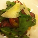 Drammatico - 鹿児島牛のタリアータ仕立て　ルッコラとパルミジャーノ添え
      