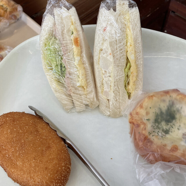 サンドイッチとピロシキ