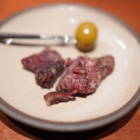 FORNO - 自家製ビーフジャーキーとオリーブ