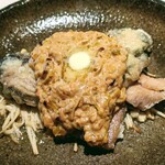 大洗料理つかさ - まぐろと牡蠣の陶板焼き 大洗産ポロ葱の葱味噌