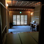 大和 - 奥の廊下より玄関向きに撮影