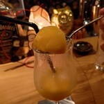 Public bar owl - 結構大きな「マンゴー」が使われています。