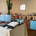 アルスオブ珈琲とす - お店ではコーヒー豆は勿論様々なコーヒー関連器具が販売されてました。