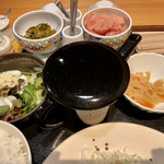 博多もつ鍋 やまや - 副菜と明太子、高菜
