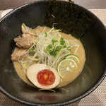 四ツ橋・新町 牡蠣と肉たらしビストロAKIRA - 牡蠣白湯ラーメン