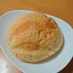 ジャン・フランソワ - 横濱メロンパン(205円)。パンドミの生地で作ったメロンパン。ほかのメロンパンとはクッキー生地の食感がちょっと違った感じ。〇