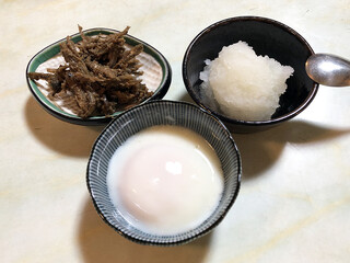 Tamagawa Shokudou - サービスタイムの小鉢2品に、定食のゴハンの代わりの1品。いりこぬかみそ、味が凝縮されていてお酒が進みました