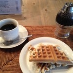 CAFE ata - プレーンワッフルとコーヒー