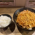 みちまる - 汁なし油そば(大)￥900　白めし付き