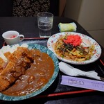 ほびーい喫茶店 - カツカレー 750円(税込)、焼きソバ 700万(税込)。
