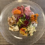 BISTRO L'Assiette - どれも手が込んでいる前菜盛り合わせ。