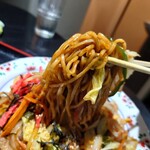 ほびーい喫茶店 - 焼きソバ 700円(税込)、麺。