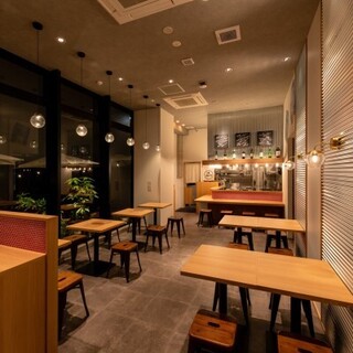 隠れ居酒屋で人目をあまり気にせず明るい店内で楽しめる空間♪