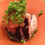 敏 - カツオを炙って