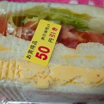 マルジュー - 21時半の閉店にわりと近く　イートイン席は終了しているが　値引きしているのはsandwichのみだった