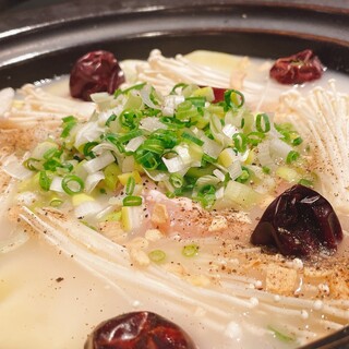 コラーゲンたっぷり！看板メニュー「タッカンマリ」をぜひ