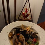 カフェ ブル - 3種の貝(蛤・ムール貝・浅利)のワイン煮￥1,480