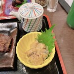 炭焼うな富士 - 長焼き定食に付いている、追いダレと蛸の柔らか煮の酢味噌和えです