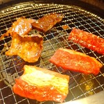 熟成焼肉 いちばん - 日替わりボリュームランチは4種盛り。