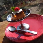 カフェプラスドット - かための自家製プリン